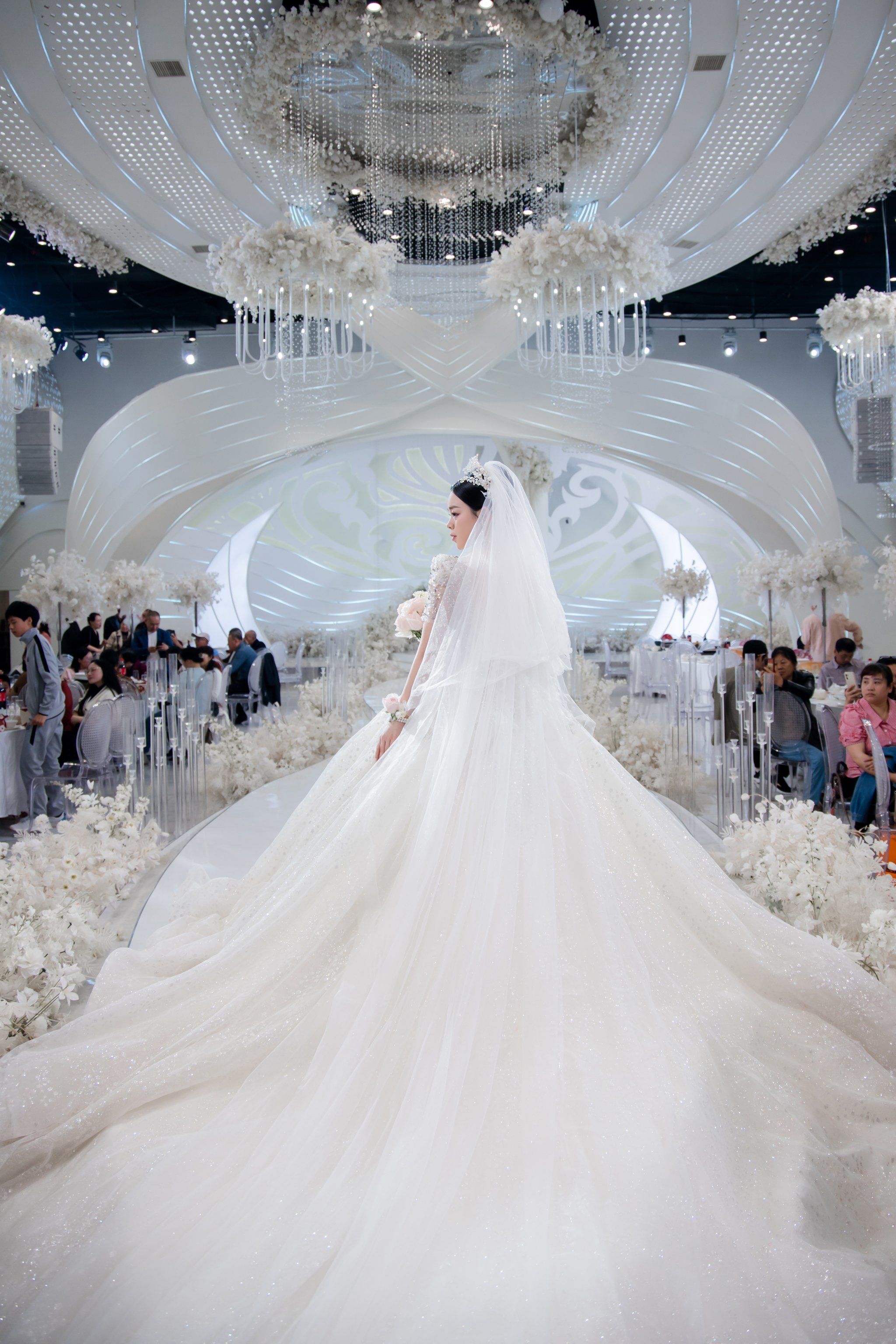 n
数百场成功婚礼的经验和案例,朗豪都会毫不保留的分享!