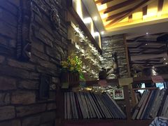 -月亮眼花园餐厅书吧酒吧
