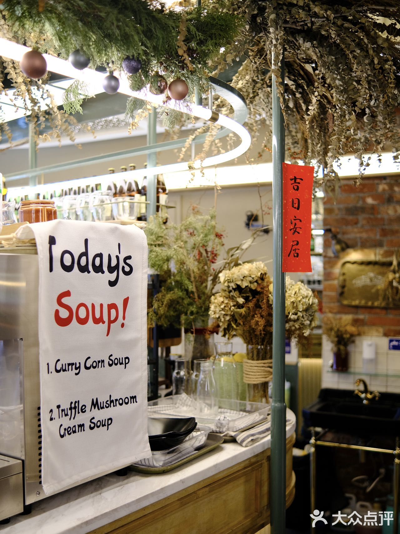 “请吃饭的漂亮姐姐🍽️”  