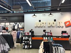 -百年港湾奥特莱斯(香炉礁店)