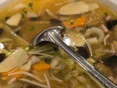 杂烩酸辣汤-食鼎记海鲜大排档(美食街店)