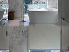 -深圳国际会展中心希尔顿酒店(前海华发冰雪世界店)