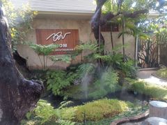 -Chom Cafe and Restaurant