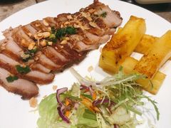 西贡炭烧烤猪颈肉配菠萝-美奈小馆·东南亚菜(福田星河COCO Park店)