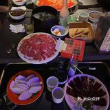 有一个是用梳校盒装的菜，简直刷新认知