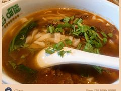 招牌红烧牛肉米粉-呷佬·长沙手工米粉(金沙江路店)