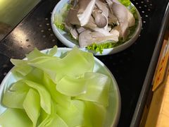 -洪氏嗨捞·广东猪肚鸡·椰子鸡火锅(西咸万象城店)