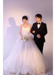 -莫兰迪婚纱摄影