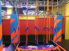 -爱蹦iBOON蹦床运动馆(江汉店)