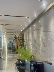 -罗亚帝造型·烫发染发