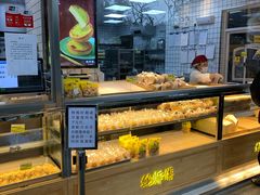 面包甜点陈列柜-鲍师傅糕点(江苏路店)