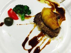 香煎鹅肝配烩苹果黑醋-德大西餐社(云南南路店)