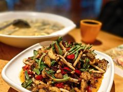 思茅小炒鸡-月亮眼花园餐厅书吧酒吧