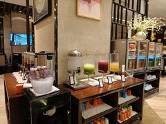 -广州万富希尔顿酒店·感趣自助餐厅·金秋蟹宴生蚝海鲜刺身