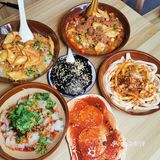 我在店里坐了两个小时，来来去去很多上了年纪的朋友