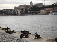 -多瑙河畔鞋履雕塑