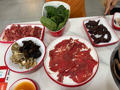 -毛辣果·贵州红酸汤牛肉火锅(西单店)