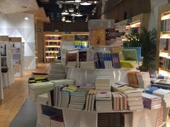 -新华里咖啡书吧(新华书店小寨店)