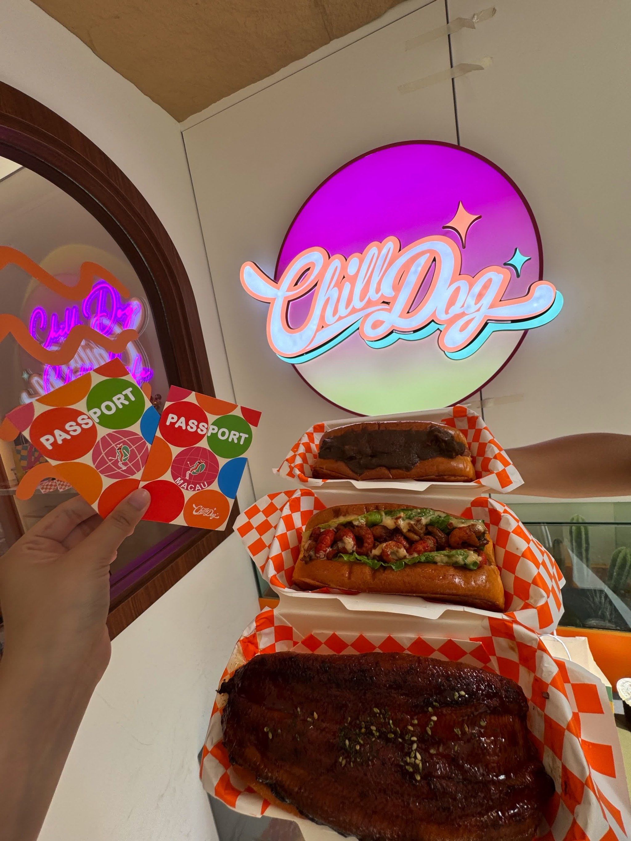 美式热狗专门店酱香浓郁!