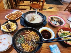 -爆炸头阿姨小四川正宗川味小吃(无任何分店)