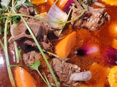 藤椒红油羊蝎子-泽成冰煮羊火锅(中正天街店)