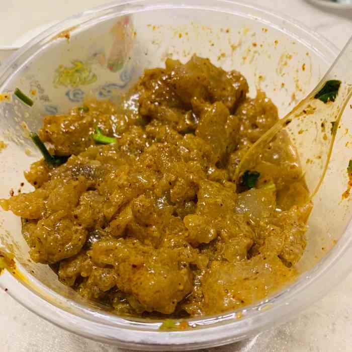 彩塔炒焖子-"彩电塔正对那条路上,最头上,也是入口左手.