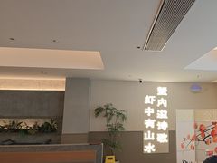 -肥肥虾庄·金牌油焖大虾(汉口城市广场店)