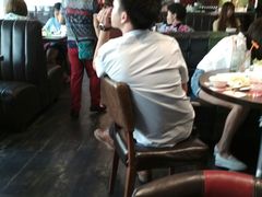 抽烟的男人-华辉快餐店(江南西总店)