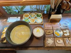 -银米·云南传统过桥米线(双廊黑金冠店)