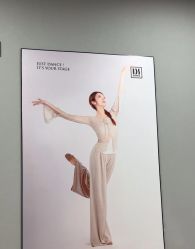 -单色舞蹈