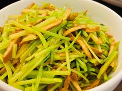 芹菜炒干子-季家厨房(长江东大街店)