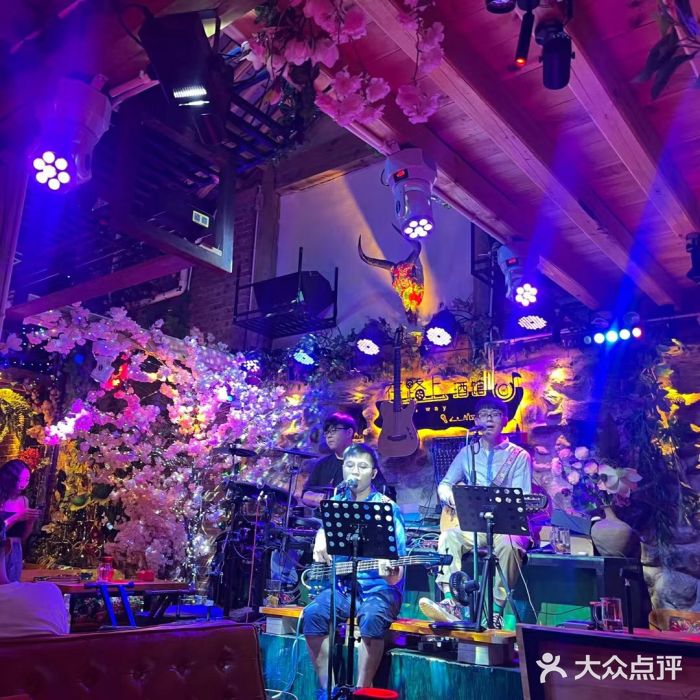 在路上酒吧(大理古城店)图片
