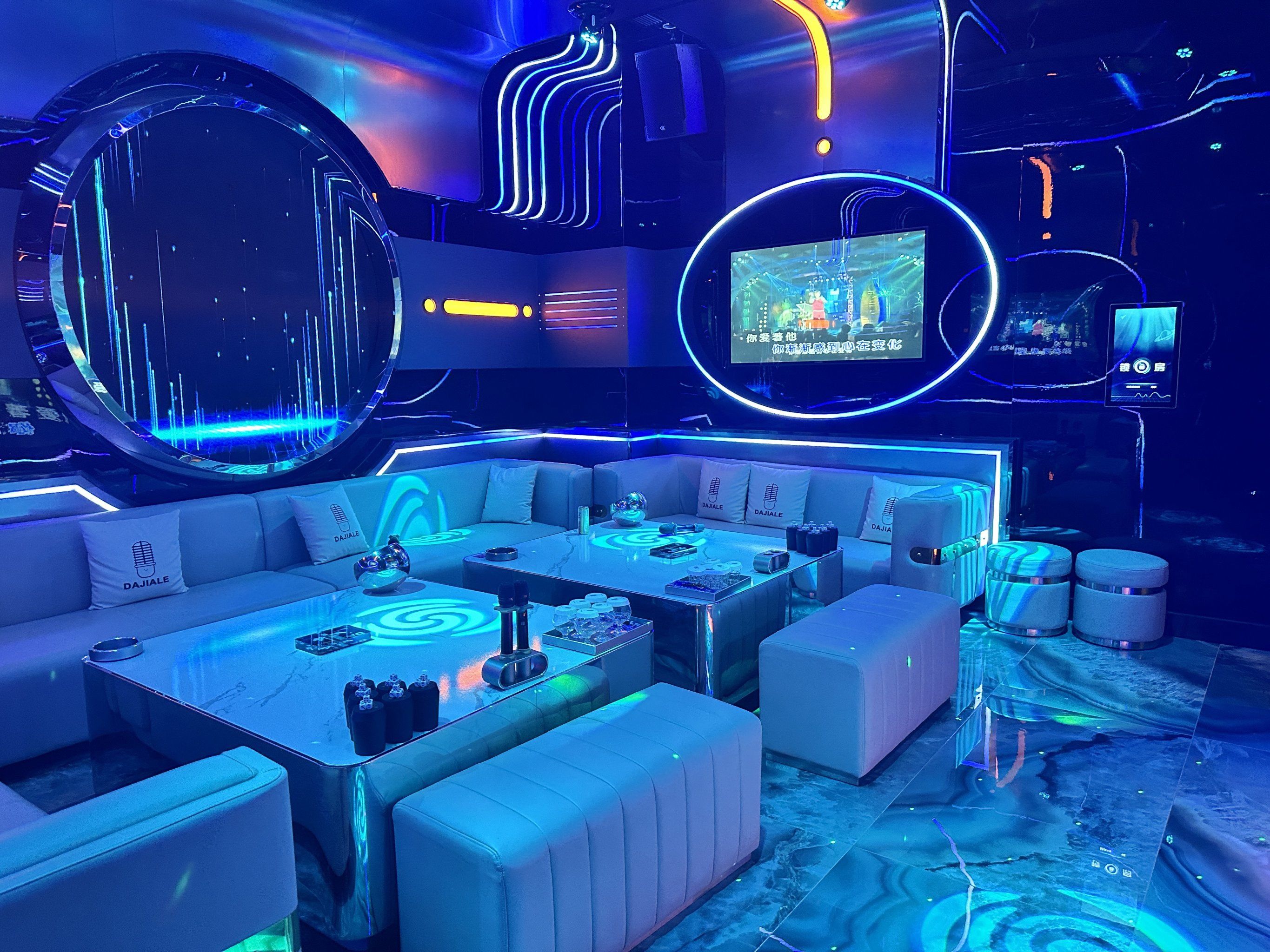赛博朋克风格的ktv