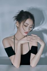 -喜爱高定婚纱摄影