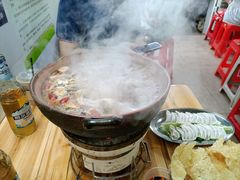 炭炉果鸡煲-威邵鸡煲(西华路总店)