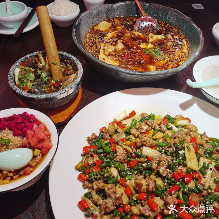 好吃实惠，扶墙而出的新晋川菜馆