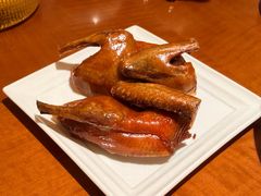 招牌脆皮乳鸽-杭州JW万豪酒店-万豪中餐厅