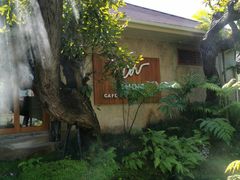 -Chom Cafe and Restaurant