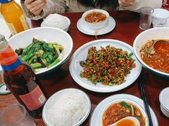 -湖南人家湘菜馆(镇江路店)