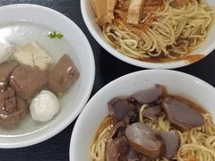 -松树干拌面店