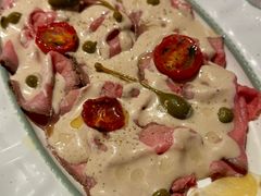 生牛肉薄片配吞拿鱼酱-Primo·丽莫意大利窑烤披萨