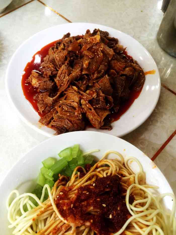 清真哈记抓面(西宁宾馆店)-"酒店附近的小店,酒店前台小哥哥推荐的,说