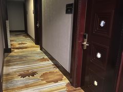 -碧中海汤泉汗蒸酒店