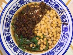 -渝之汇牛肉豌杂面
