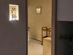 -灸春堂·艾灸·痛症·整脊连锁(之江银泰店)