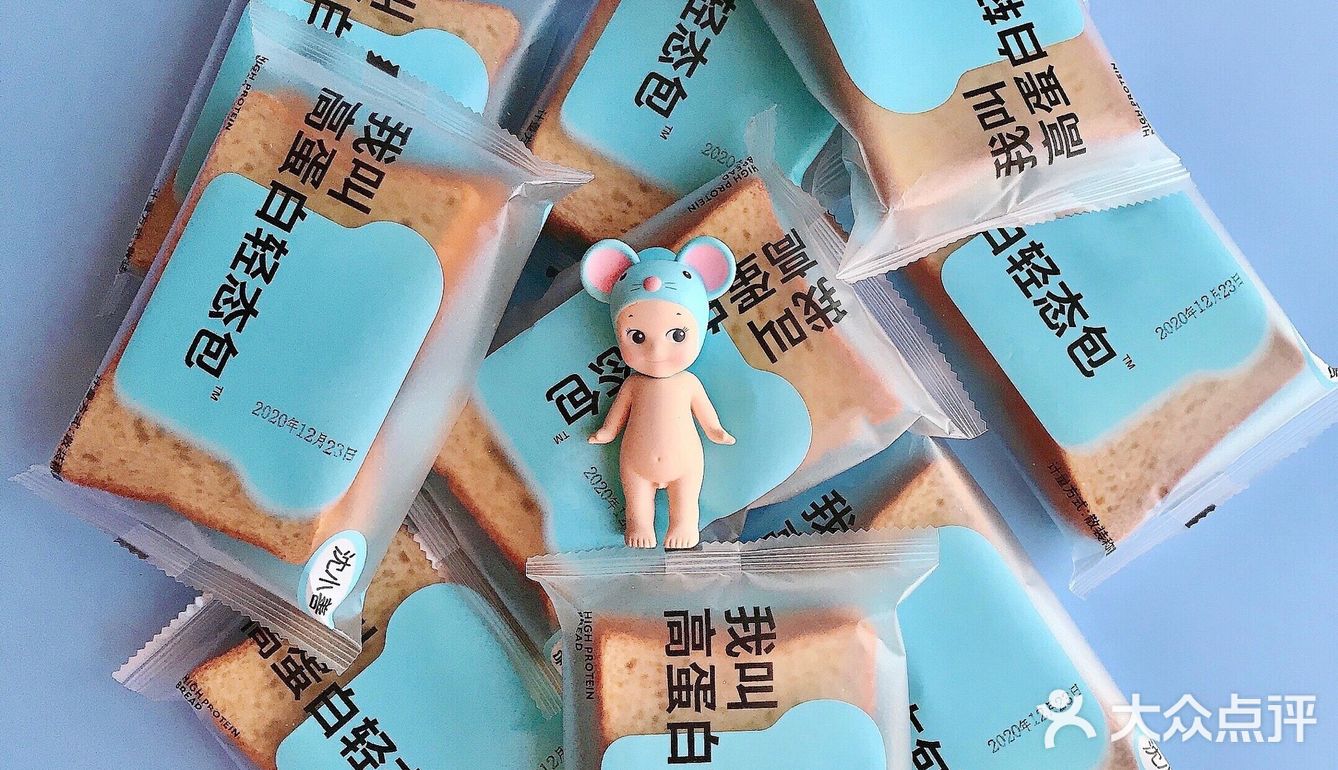 双下巴也出来了吓得我赶紧开始减肥计划！