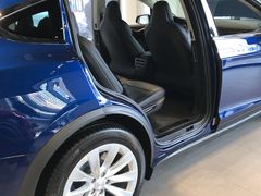 -TESLA 特斯拉(上海太古汇体验店)