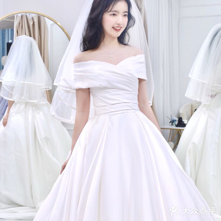 南京礼服ing|氛围感礼服婚纱帮忙看看惹~