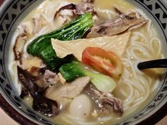 -蒙自源米线大王(东站店)