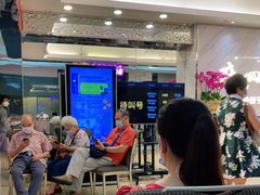 等位区-广州酒家(昌岗地铁站店)